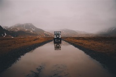 Jeepdrivingonamuddyroadthroughthemountains